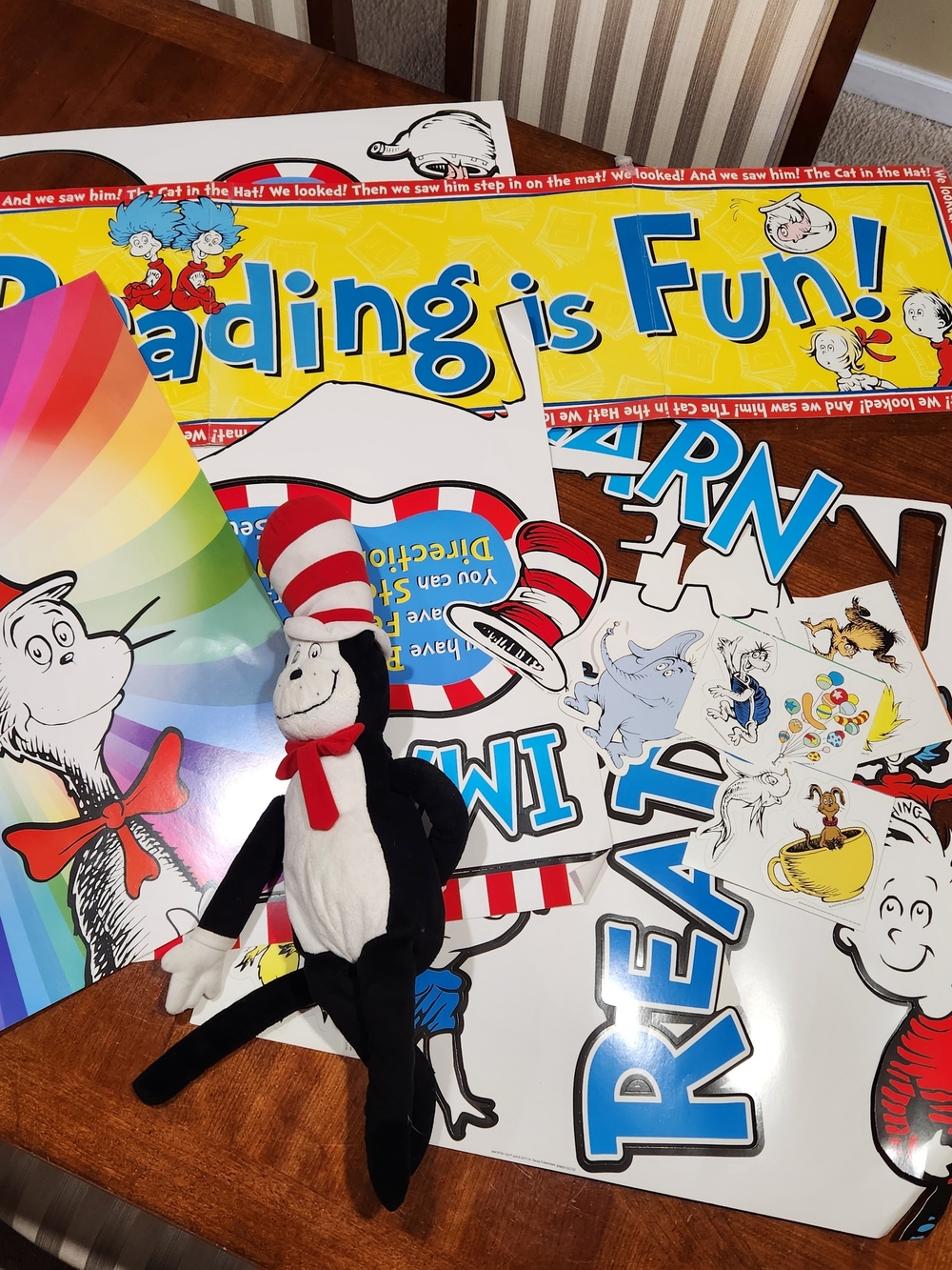 Dr. Seuss Cat in the Hat Plush with Reading Display